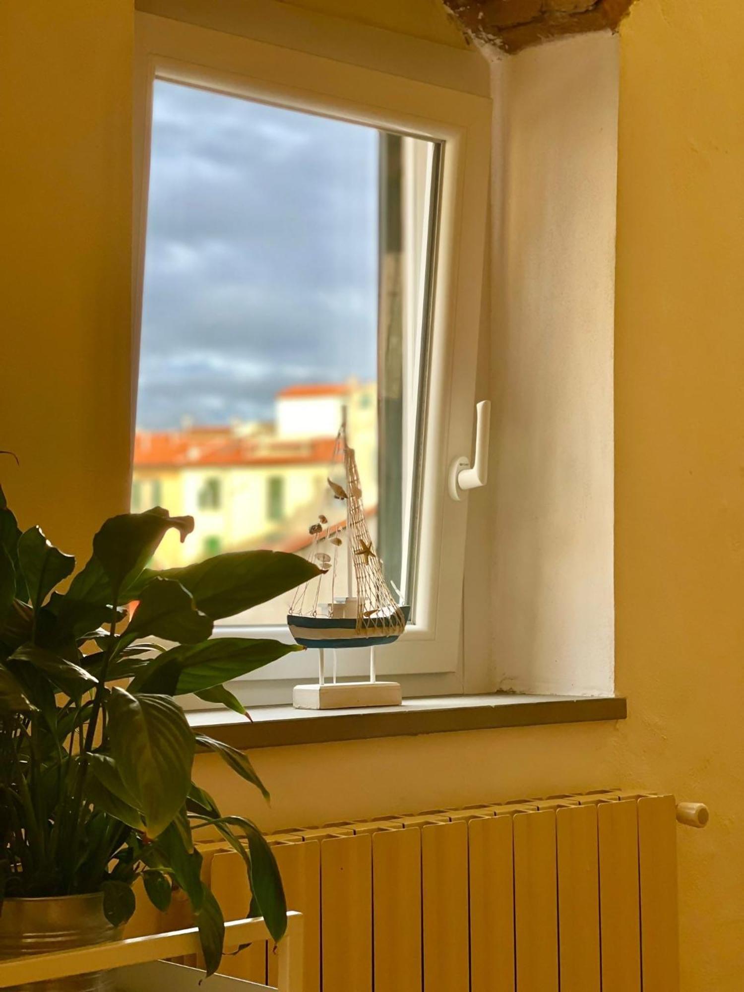 Susannas Lovely New Apartment Ливорно Екстериор снимка